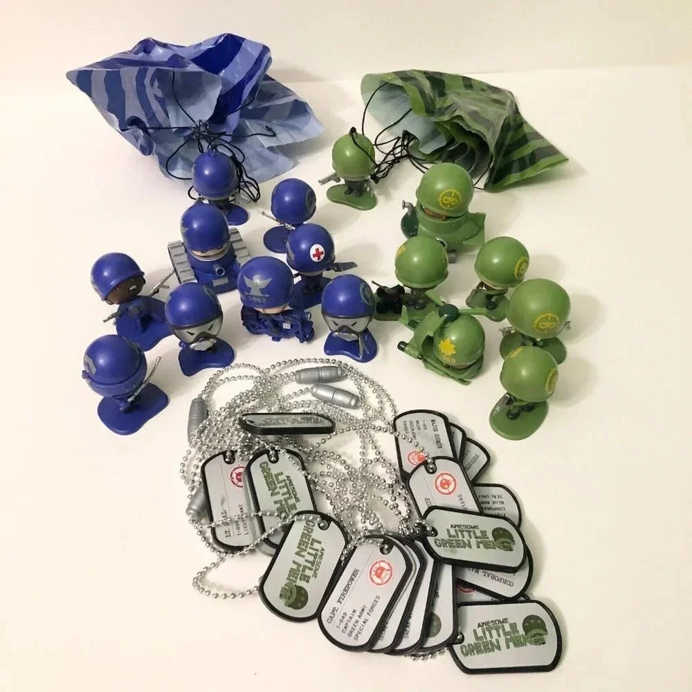 MGA Entertainment Mix Lot of 16 Awesome Little  Green Men Figure Toys Dog Tags